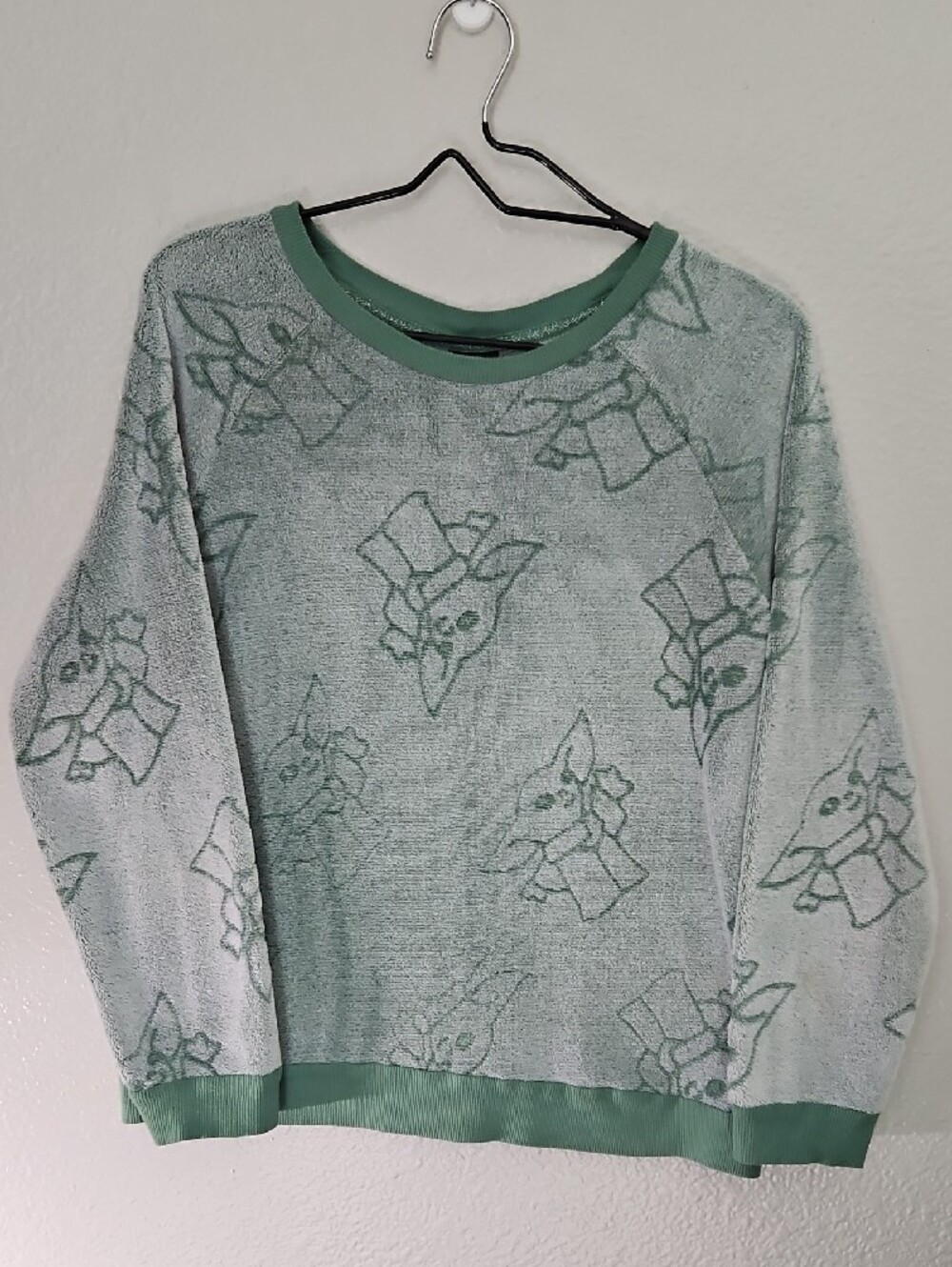 Star Wars Baby Yoda Grogu Fleece Lounge Sweater Pastel Green GUC